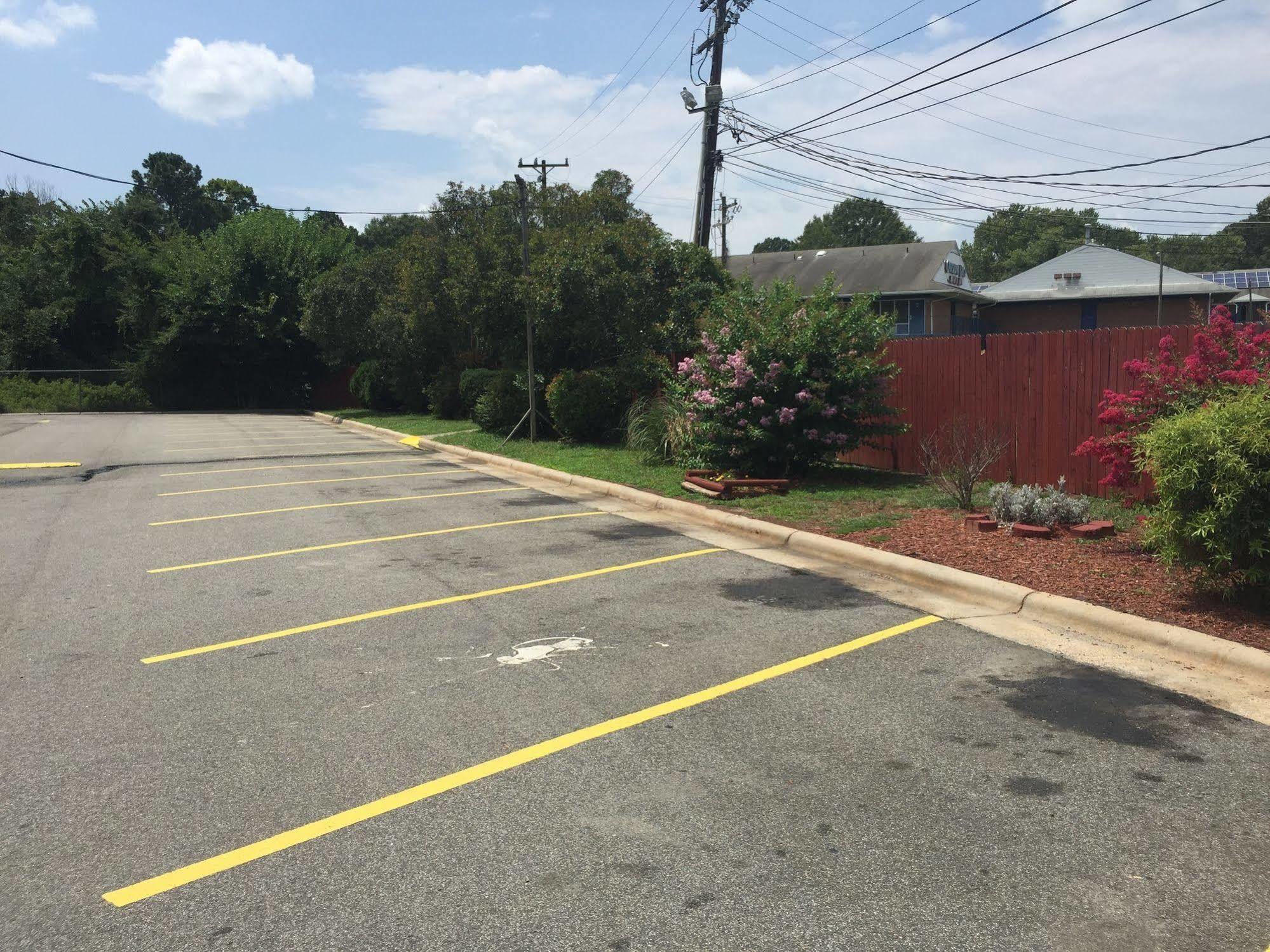Super 8 By Wyndham Durham/University Area Nc Exterior foto